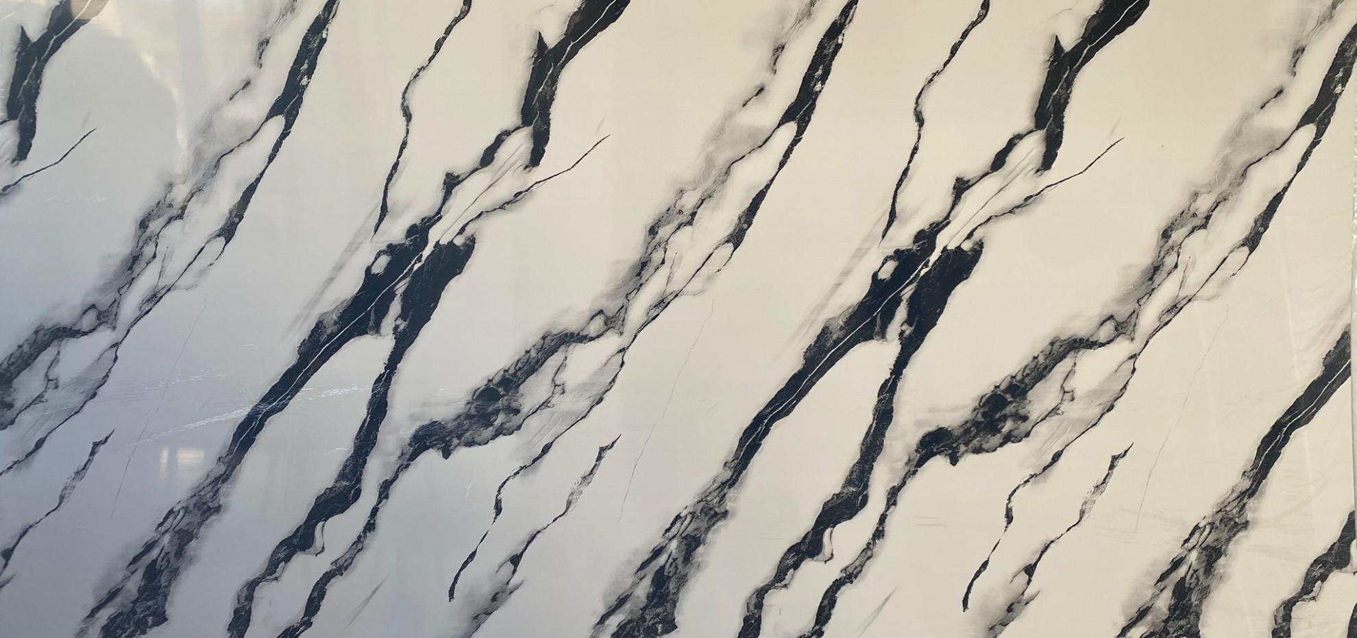 BY-12-Beyaz (Siyah Desenli) Duvar Paneli